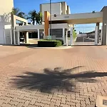 Flat Espacoso E Com Quintal Na Zona Sul